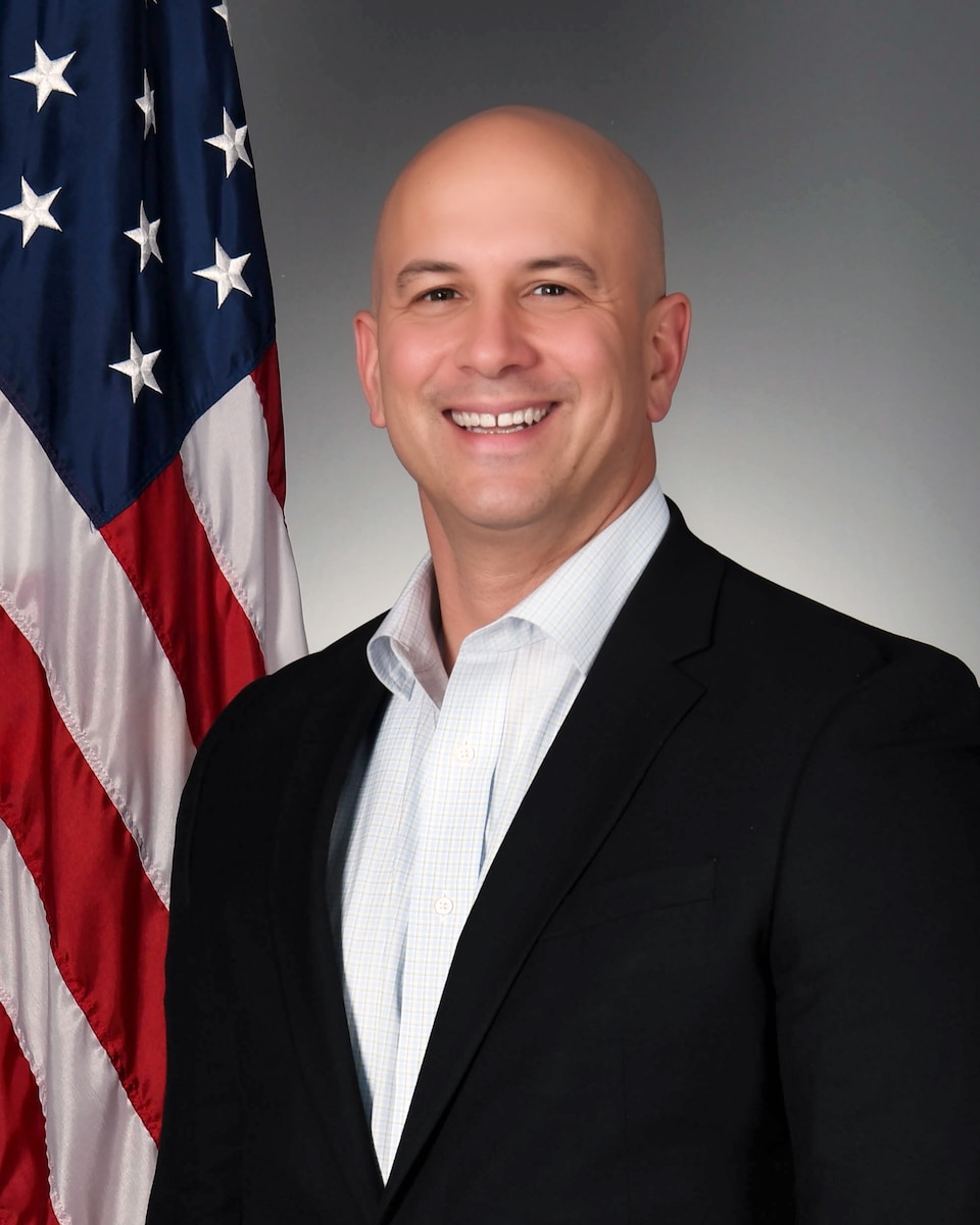 Official biography photo for Mr.  Dean D. Sniegowski, Director of Staff, Headquarters Air Force Reserve Command, Robins Air Force Base, Georgia.