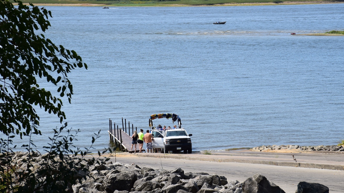 Boaters using the Whitebreast Boat Ramp at Lake Red Rock.