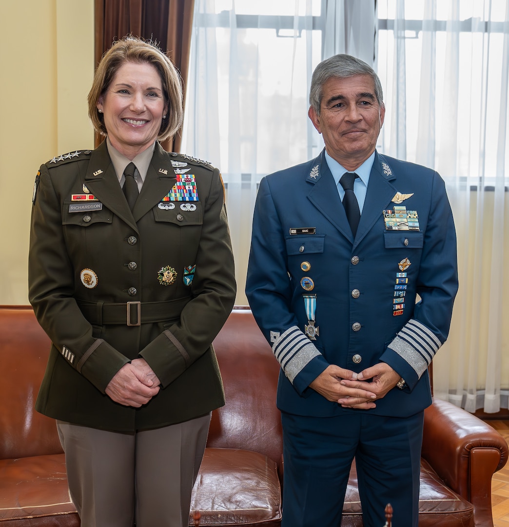 U.S. Army Gen. Laura Richardson, the commander of U.S. Southern Command (SOUTHCOM), meets with Argentine Brig. Gen. Xavier Isaac, head of the Joint Chiefs of Staff of the Argentine Armed Forces.