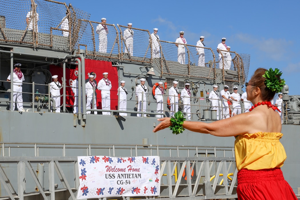 USS Antietam (CG 54) arrives at its new homeport at Joint Base Pearl Harbor-Hickam.