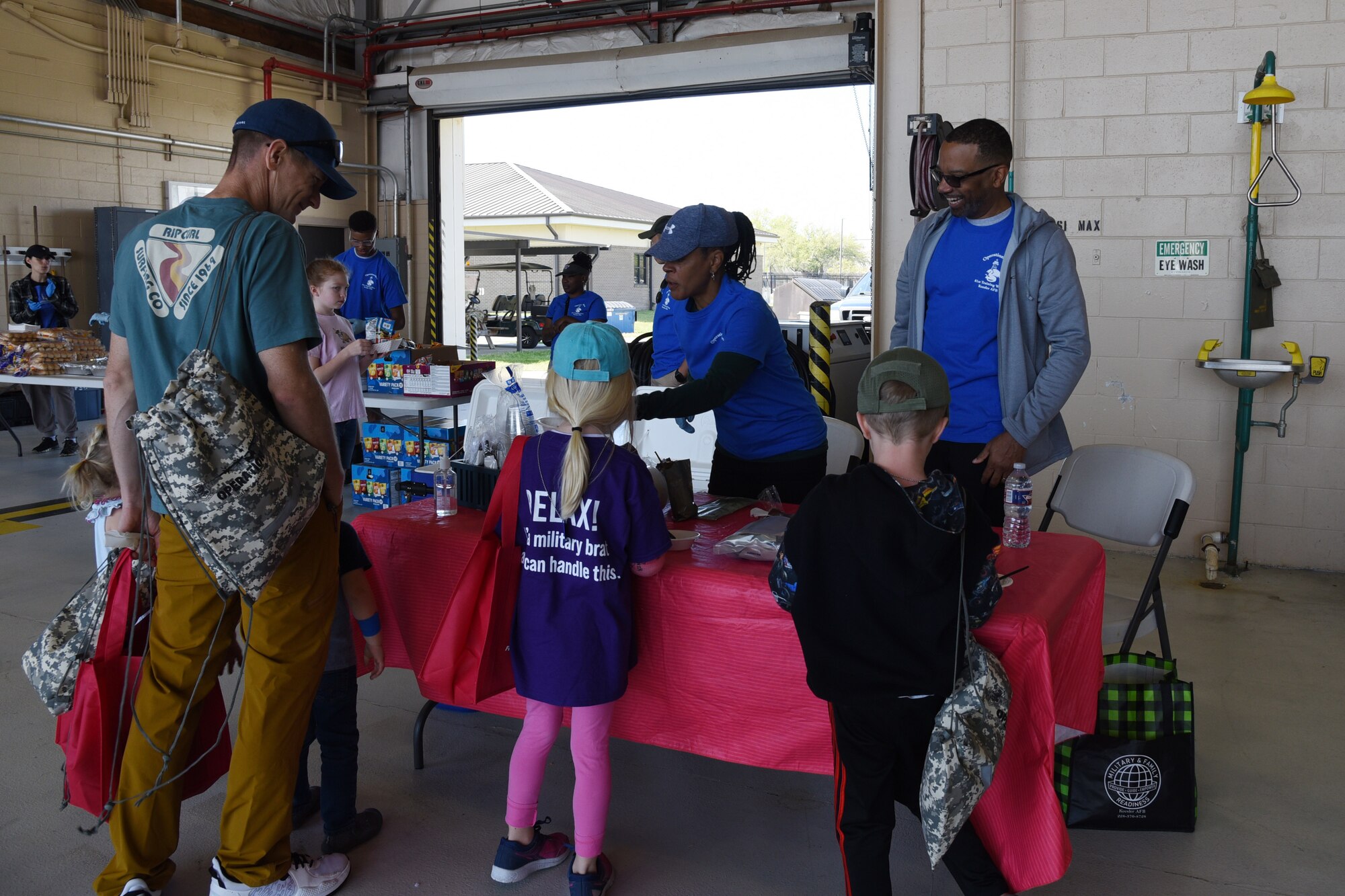 Military families try the meals-ready-to-eat.