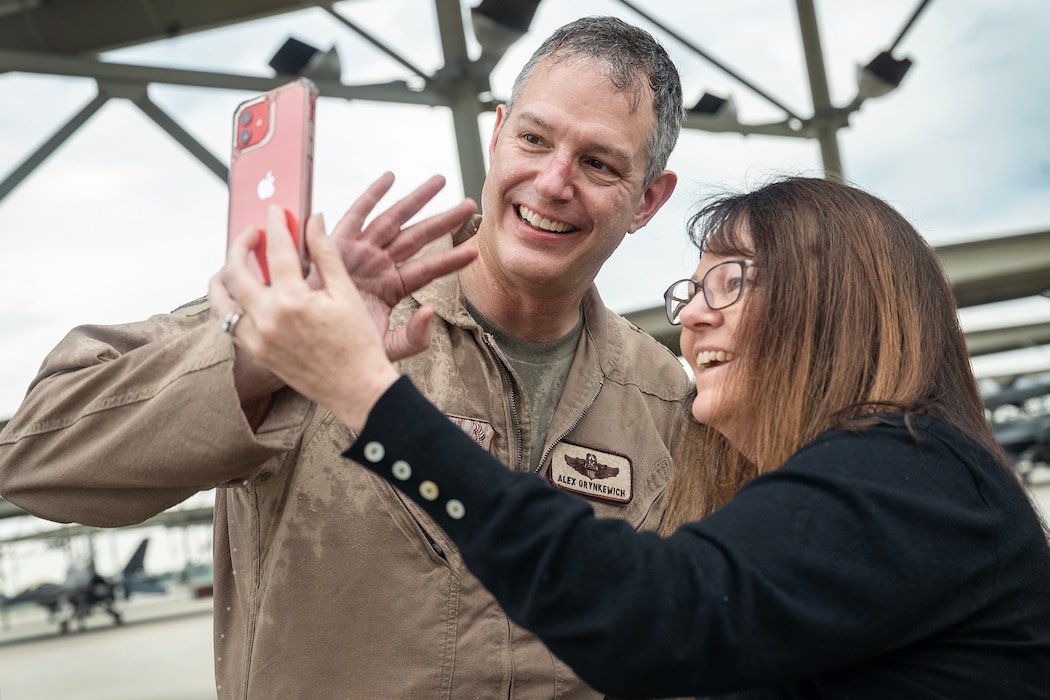 Lt. Gen. Alex Grynkewich, Ninth Air Force (Air Forces Central) commander, and his spouse, Shannon Grynkewich, talk to their son via video call during Gen. Grynkewich’s final flight as the AFCENT commander.