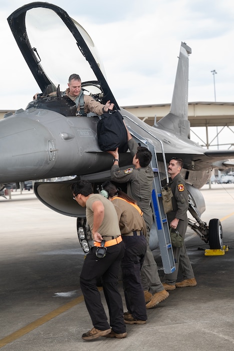 Lt. Gen. Alex Grynkewich, 9th AF (AFCENT) commander, parks an F-16 after completing his final flight as the AFCENT commander.