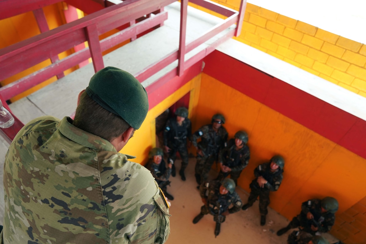 A member of 7th Special Forces Group (Airborne) leads Close Quarters Battle training with members of the Honduran military in La Venta, Honduras, as part of CENTAM Guardian 24, April 5, 2024.