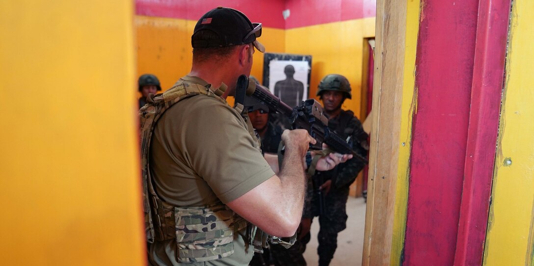 A member of 7th Special Forces Group (Airborne) leads Close Quarters Battle training with members of the Honduran military in La Venta, Honduras, as part of CENTAM Guardian 24, April 5, 2024.