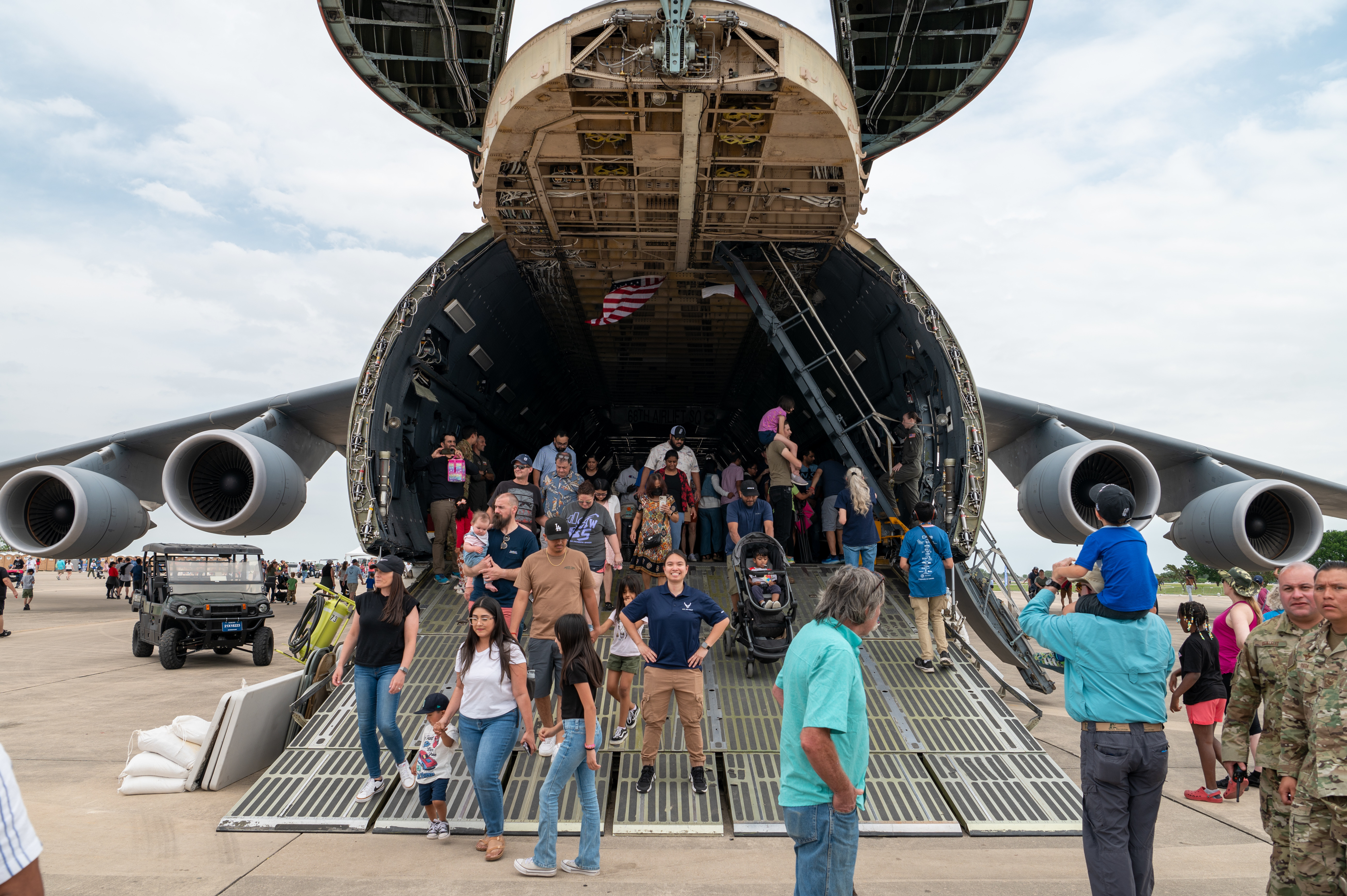 USAF C-5M SUPER GALAXY DEMO TEAM 予約済み C-5M Super Galaxy Inspires Next Generation at Great Texas