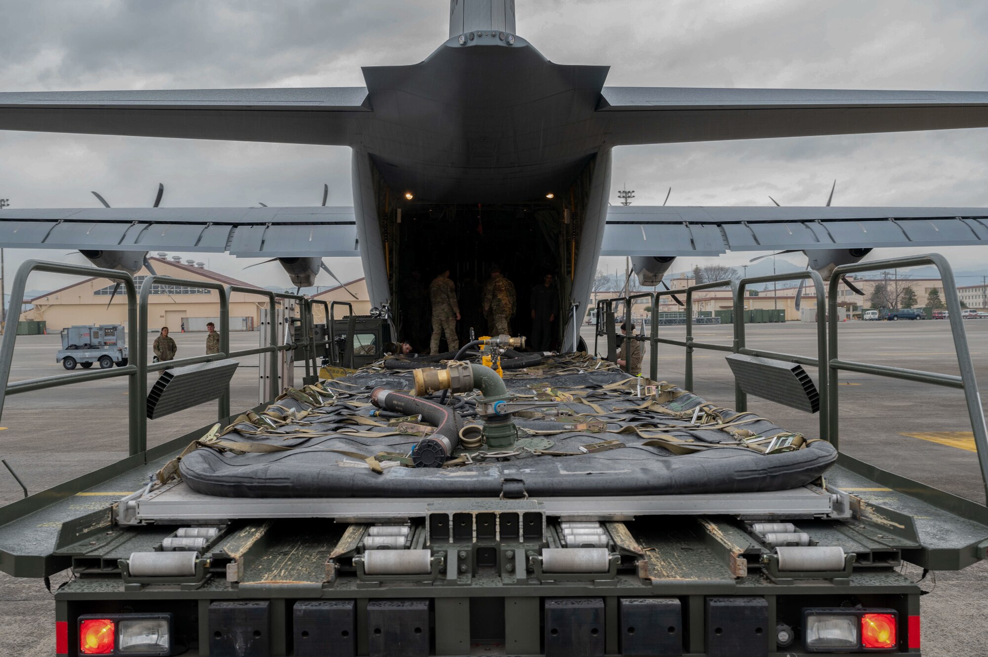 Airmen refueling aircraft