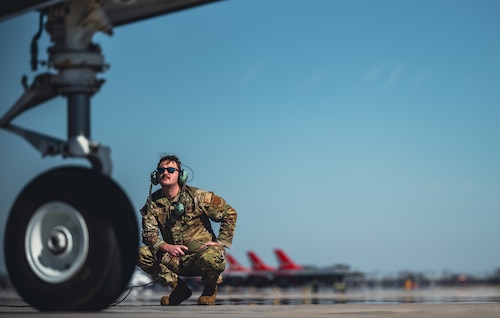 Maintainer observes jet
