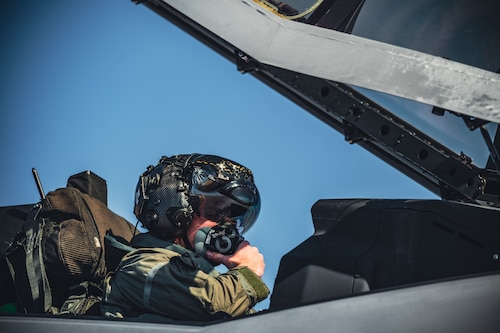 Pilot puts mask on