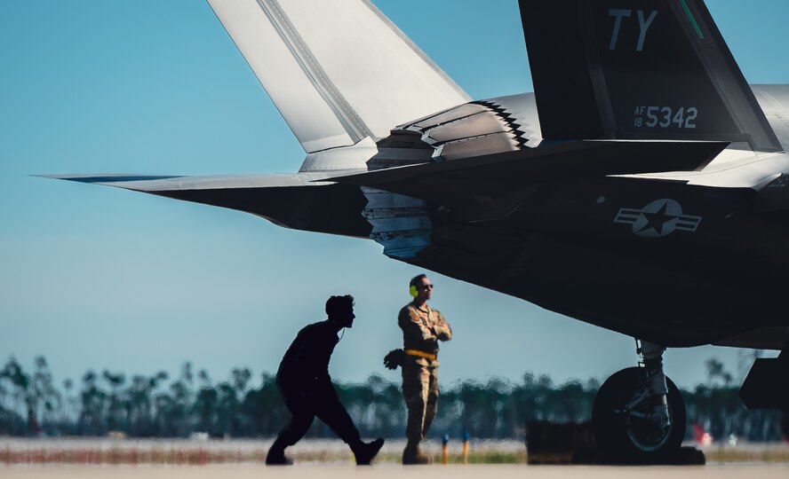 Maintainer does checks on jet