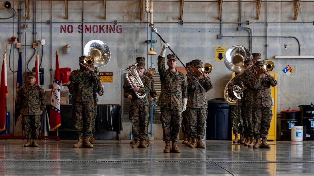 Marines of the III Marine Expeditionary Force Band supported the Change of Command Ceremony for III Marine Expeditionary Force, held to commemorate the transfer of responsibilities between Lt. Gen. Bierman and Lt. Gen. Turner.