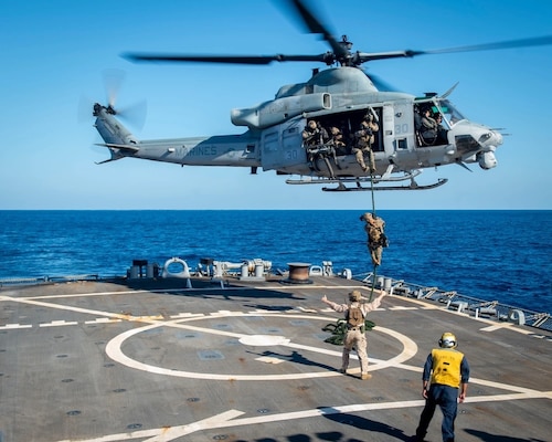 USS Hopper (DDG 70) Sailors Conduct Training with Marines