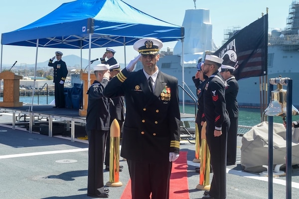 USS Omaha (LCS 12) Gold Crew Conducts Change of Command