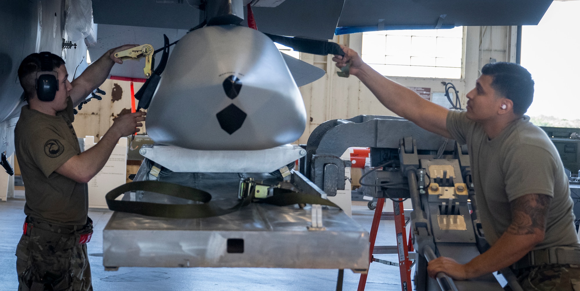 1st Q weapons loadcrew competition
