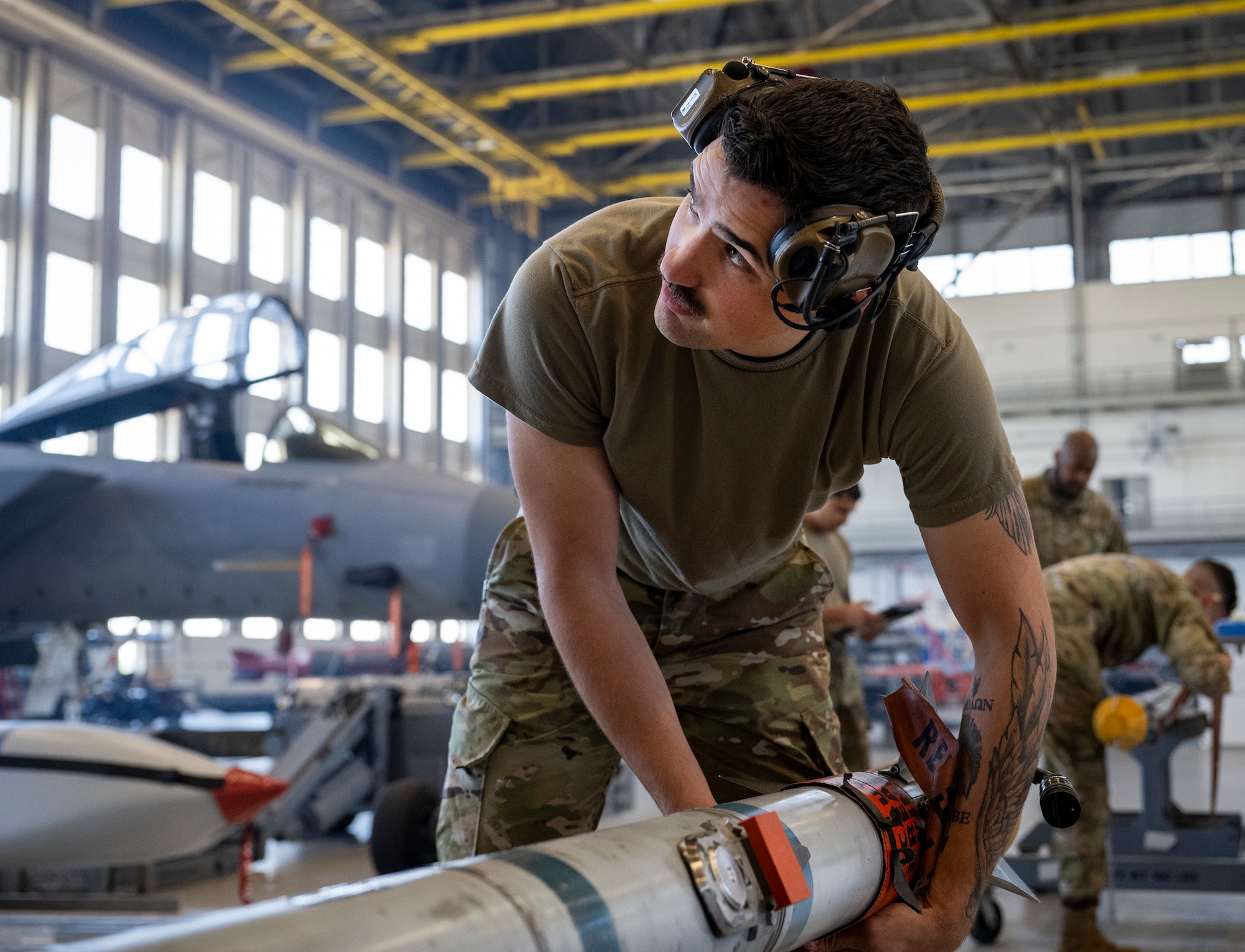 1st Q weapons loadcrew competition