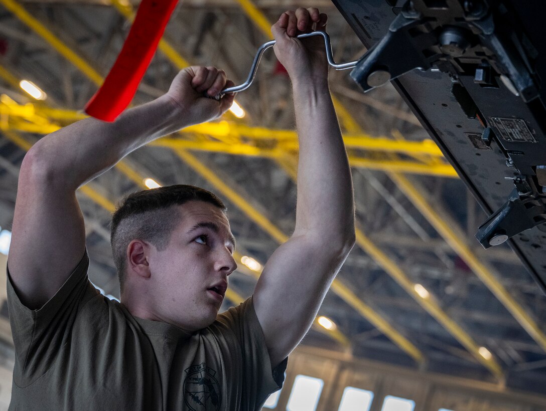 1st Q weapons loadcrew competition