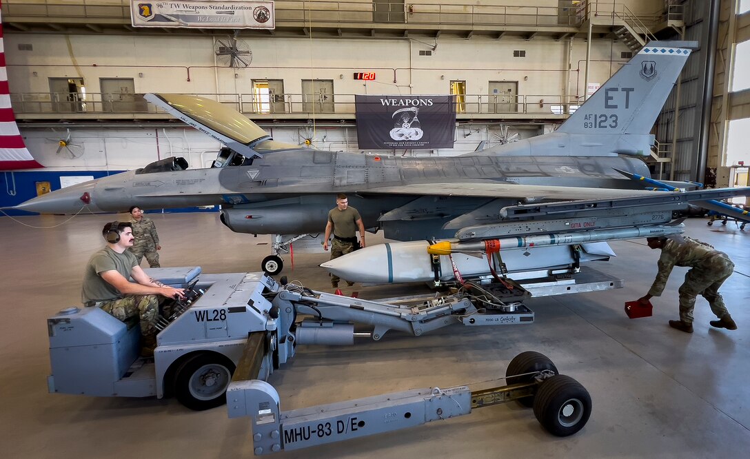 1st Q weapons loadcrew competition