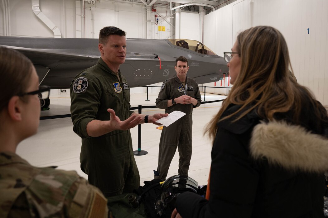 The 354th Fighter Wing commander gives a briefing.