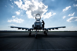 Lt. Col. Jim Roy, a U.S. Air Force pilot with the 47th Fighter Wing, climbs out of an A-10 Thunderbolt II aircraft at the Kentucky Air National Guard Base in Louisville, Ky., April 18, 2024, after landing in preparation for this weekend’s Thunder Over Louisville air show. The aircraft is one of more than two-dozen military and civilian planes slated to appear at Thunder, including the Kentucky Air Guard’s C-130J Super Hercules. (U.S. Air National Guard photo by Phil Speck)