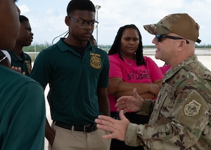 Colonel talking to students during event