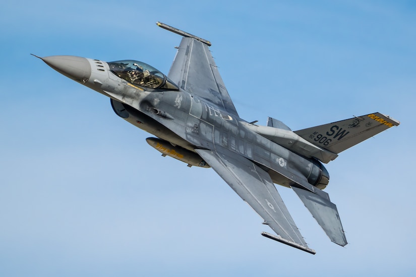 A U.S. Air Force F-16 Fighting Falcon flies over the Kentucky Air National Guard Base in Louisville, Ky., April 18, 2024, prior to landing in preparation for this weekend’s Thunder Over Louisville air show. The aircraft, assigned to the F-16 Viper Demonstration Team at Shaw Air Force Base, S.C., is one of more than two-dozen military and civilian planes slated to appear at Thunder, including the Kentucky Air Guard’s C-130J Super Hercules. (U.S. Air National Guard photo by Dale Greer)