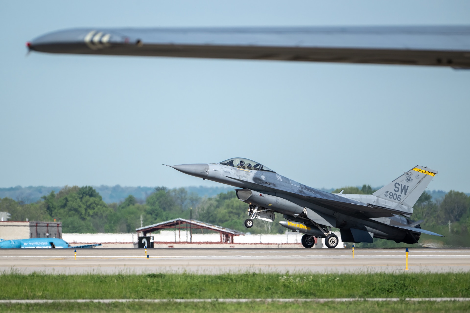 A U.S. Air Force F-16 Fighting Falcon lands at the Kentucky Air National Guard Base in Louisville, Ky., April 18, 2024, in preparation for this weekend’s Thunder Over Louisville air show. The aircraft, assigned to the F-16 Viper Demonstration Team at Shaw Air Force Base, S.C., is one of more than two-dozen military and civilian planes slated to appear at Thunder, including the Kentucky Air Guard’s C-130J Super Hercules. (U.S. Air National Guard photo by Dale Greer)