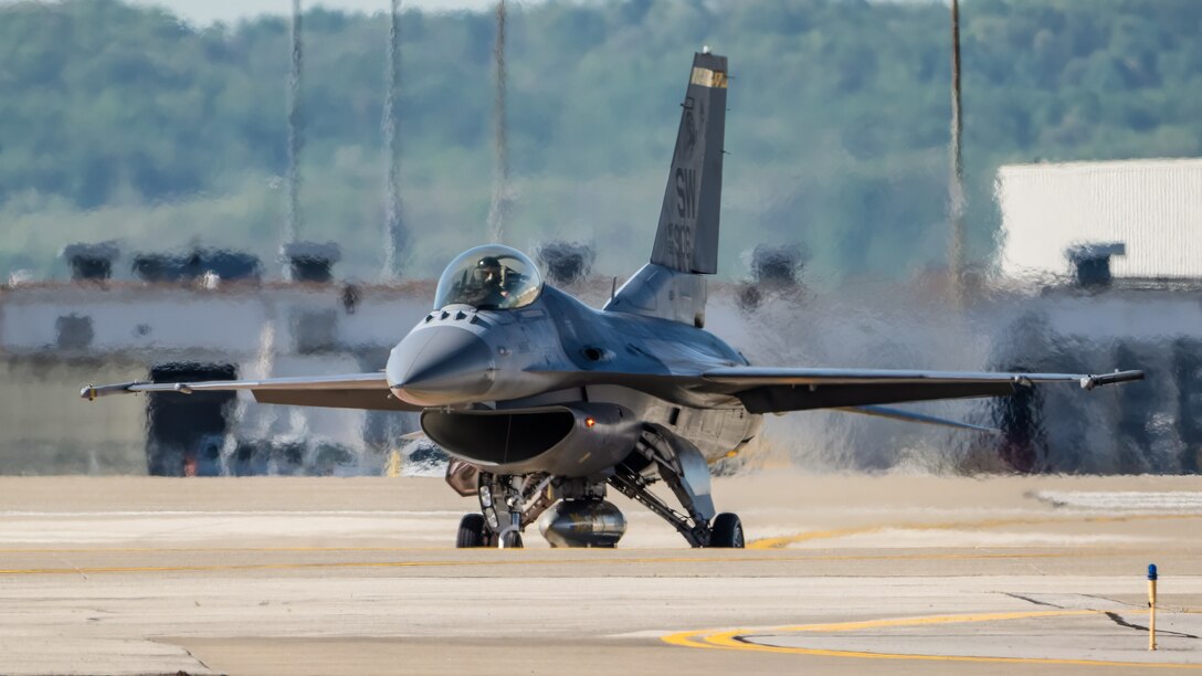 A U.S. Air Force F-16 Fighting Falcon taxies to the Kentucky Air National Guard Base in Louisville, Ky., April 18, 2024, in preparation for this weekend’s Thunder Over Louisville air show. The aircraft, assigned to the F-16 Viper Demonstration Team at Shaw Air Force Base, S.C., is one of more than two-dozen military and civilian planes slated to appear at Thunder, including the Kentucky Air Guard’s C-130J Super Hercules. (U.S. Air National Guard photo by Dale Greer)