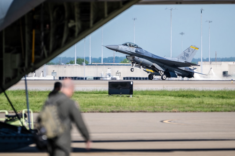 A U.S. Air Force F-16 Fighting Falcon lands at the Kentucky Air National Guard Base in Louisville, Ky., April 18, 2024, in preparation for this weekend’s Thunder Over Louisville air show. The aircraft, assigned to the F-16 Viper Demonstration Team at Shaw Air Force Base, S.C., is one of more than two-dozen military and civilian planes slated to appear at Thunder, including the Kentucky Air Guard’s C-130J Super Hercules. (U.S. Air National Guard photo by Dale Greer)