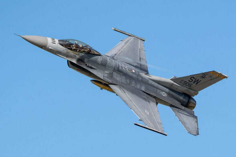 A U.S. Air Force F-16 Fighting Falcon flies over the Kentucky Air National Guard Base in Louisville, Ky., April 18, 2024, prior to landing in preparation for this weekend’s Thunder Over Louisville air show. The aircraft, assigned to the F-16 Viper Demonstration Team at Shaw Air Force Base, S.C., is one of more than two-dozen military and civilian planes slated to appear at Thunder, including the Kentucky Air Guard’s C-130J Super Hercules. (U.S. Air National Guard photo by Dale Greer)