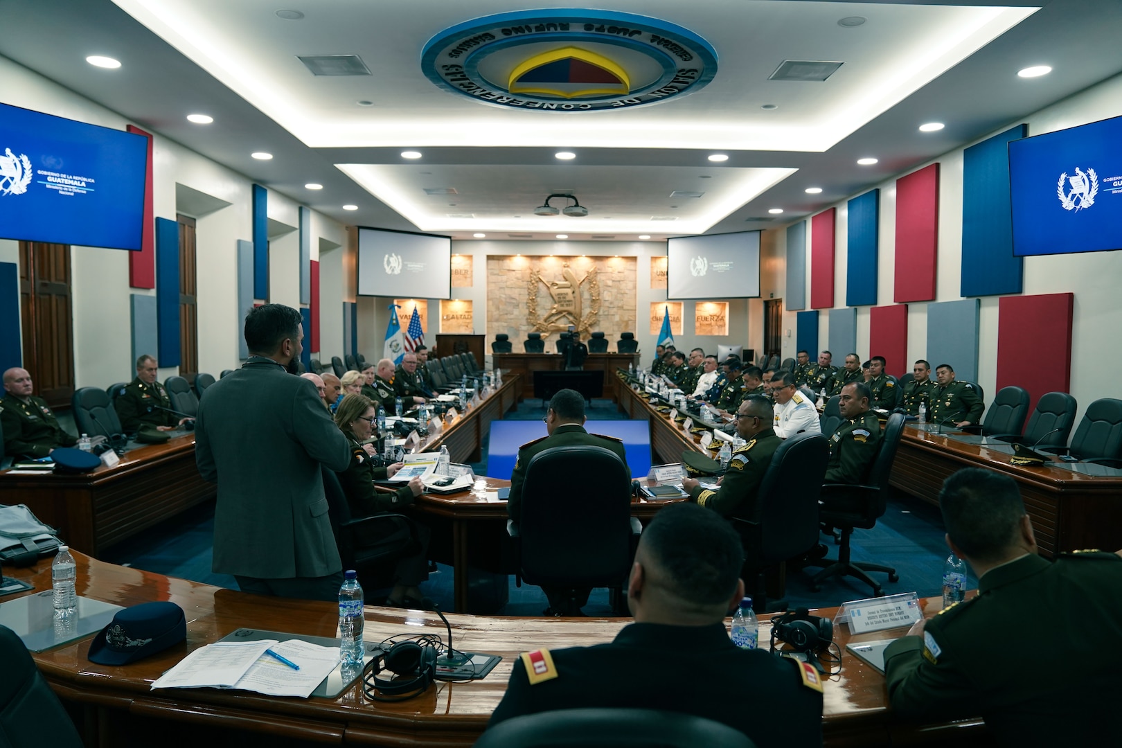 U.S. Army General Laura Richardson, the commander of U.S. Southern Command, meets with Minister of Defense Brigadier General Henry David Saenz & Chief of the Guatemalan National Defense Staff Brigadier General Carlos Antionio Medina Juárez.