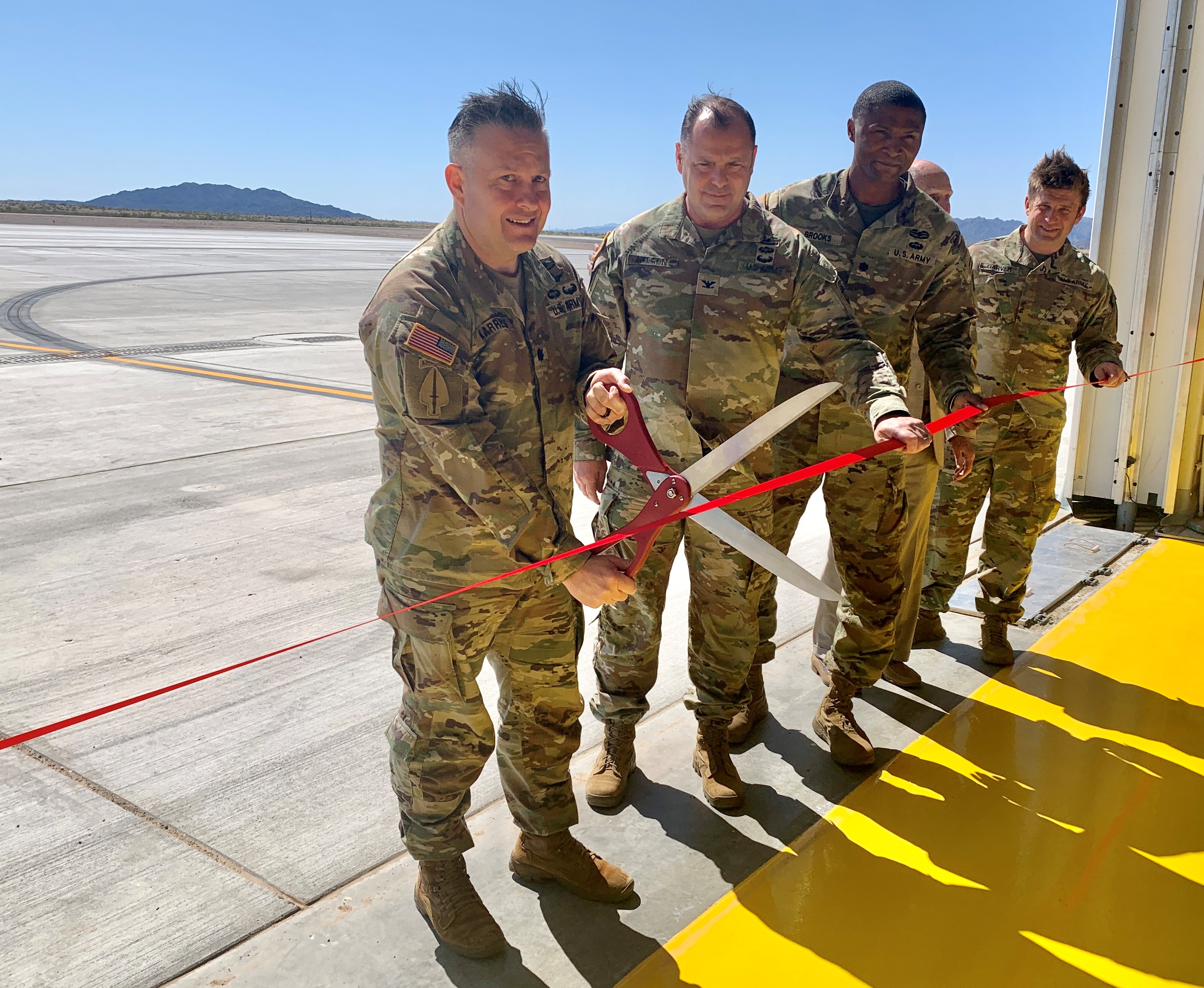 Leaders celebrate hangar completion at Yuma Proving Ground > Los