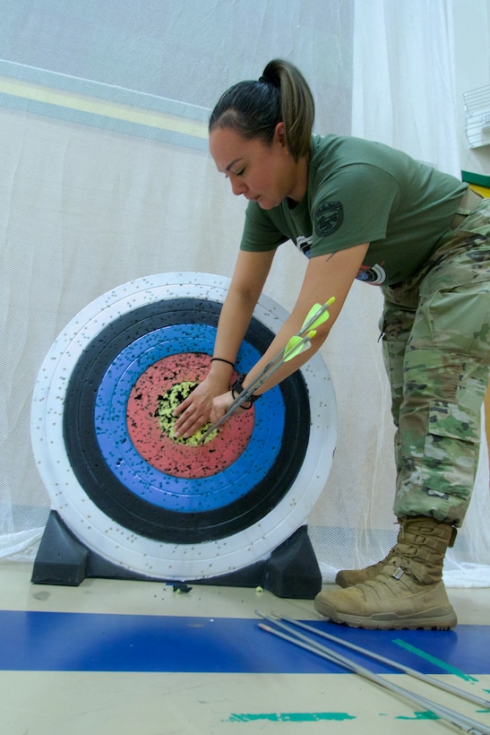 Alaska Air National Guard officer shares story with Service High JROTC