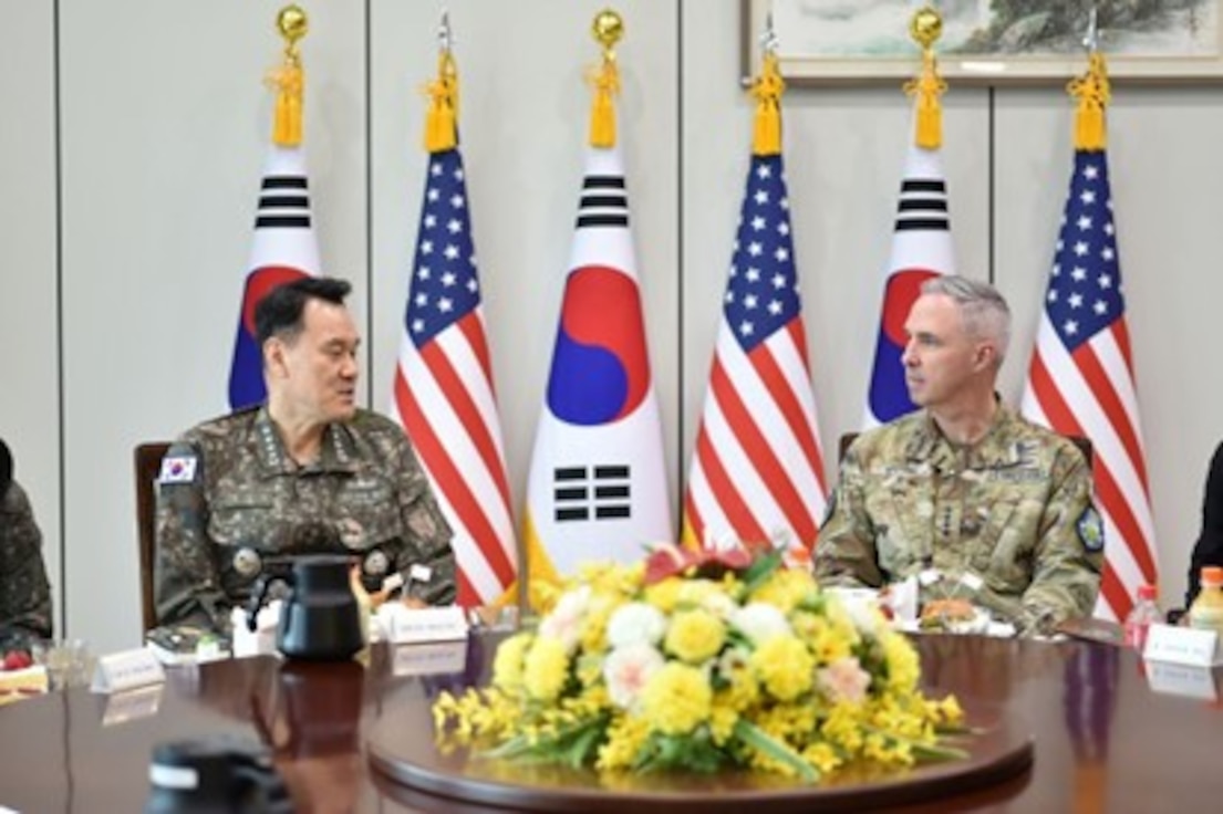 Joint Chiefs of Staff (JCS) Chairman Adm. Kim Myung-soo, left, meets Gen. Stephen Whiting, head of the U.S. Space Command, at Kim's office in Seoul, April 22, in this photo provided by the ROK JCS.