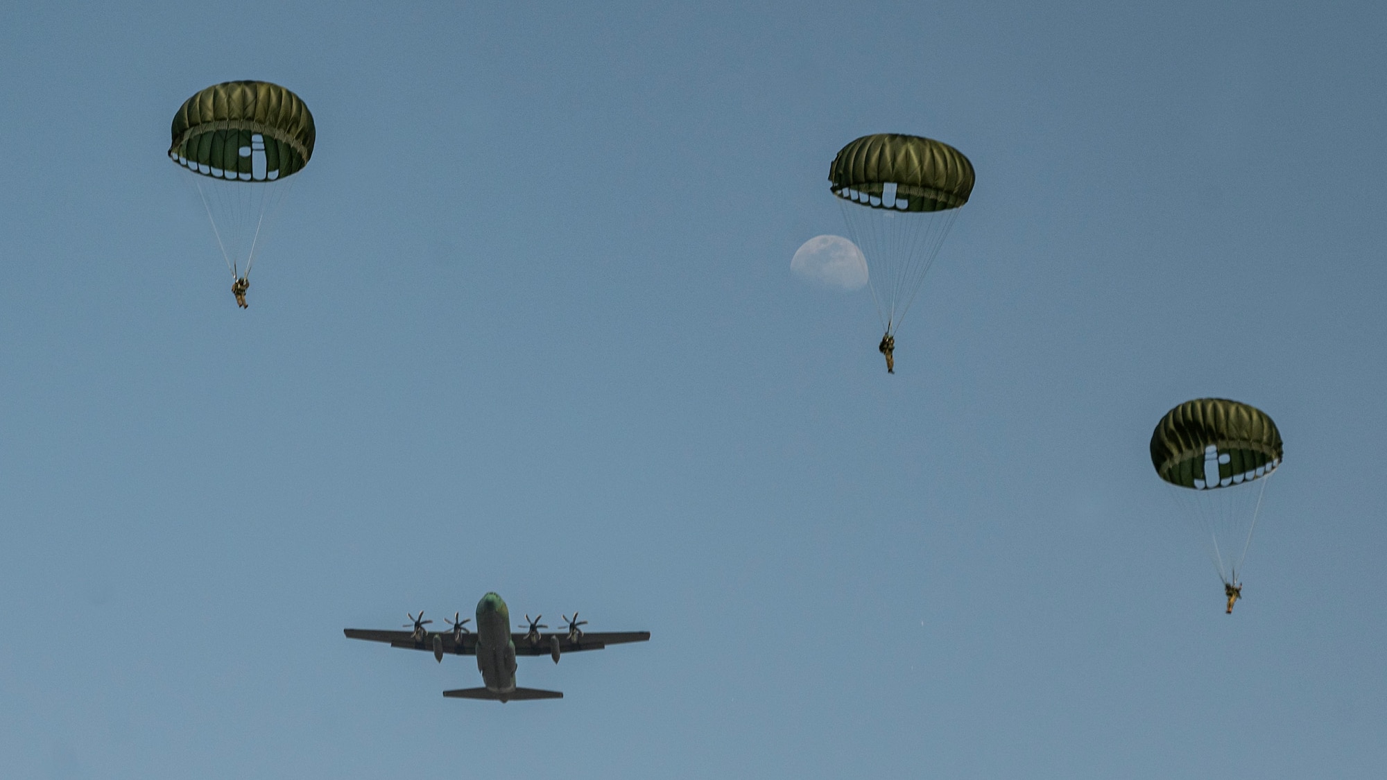 Republic of Korea and U.S. service members participate in airborne jump training during Korea Flight Training 24 at Osan Air Base, ROK, April 18, 2024. This training focused on improving interoperability and combat preparation in the Indo-Pacific region, while building local partnerships between U.S.-ROK forces at Osan. (U.S. Air Force photo by Staff Sgt. Aubree Owens)