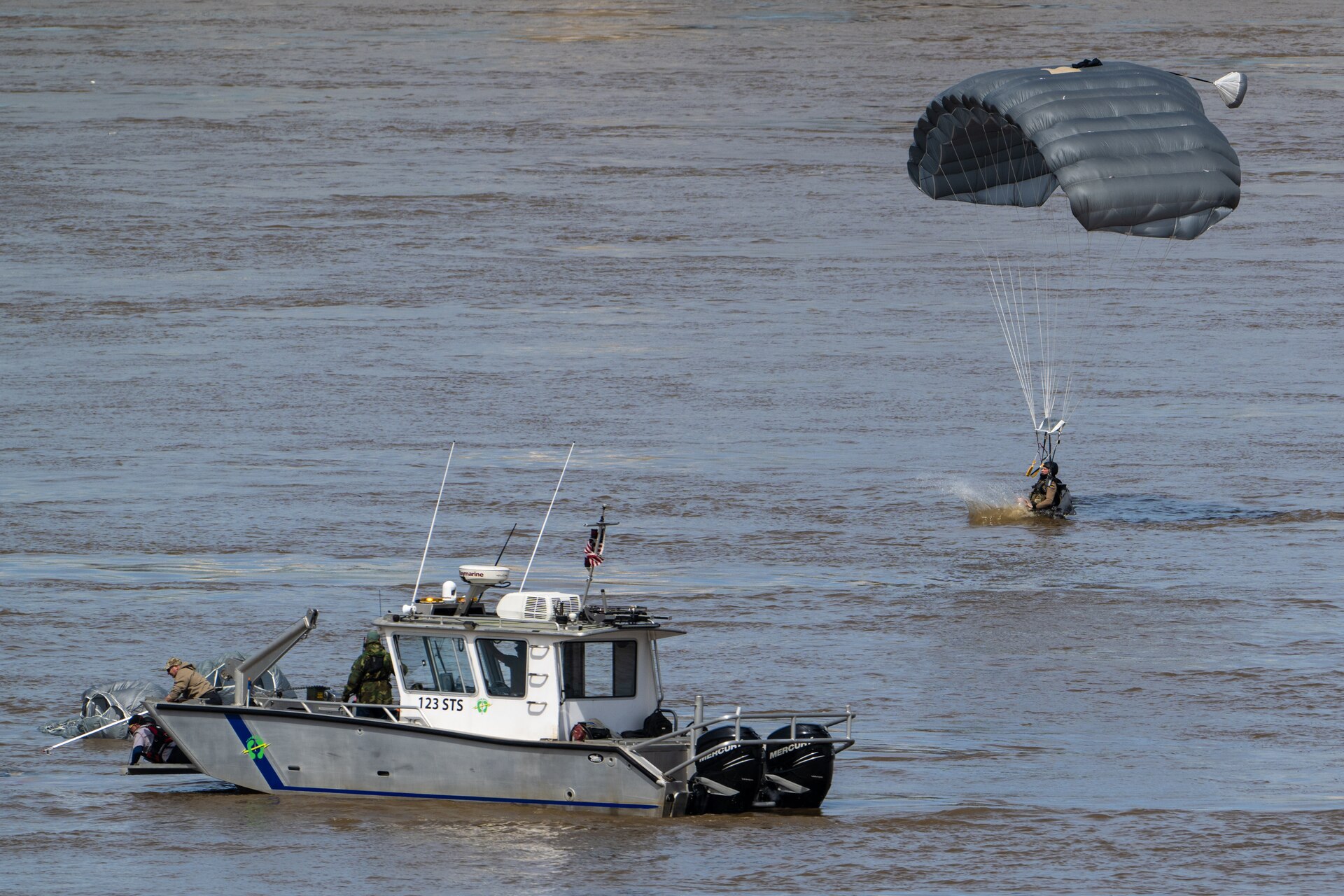 A pararescueman from the Kentucky Air National Guard’s 123rd Special Tactics Squadron parachutes into the Ohio River as part of a demonstration during the Thunder Over Louisville air show in Louisville, Ky., April 20, 2024. This year’s event featured more than two-dozen military and civilian planes, including the Kentucky Air National Guard’s C130J Super Hercules. (U.S. Air National Guard photo by Dale Greer)