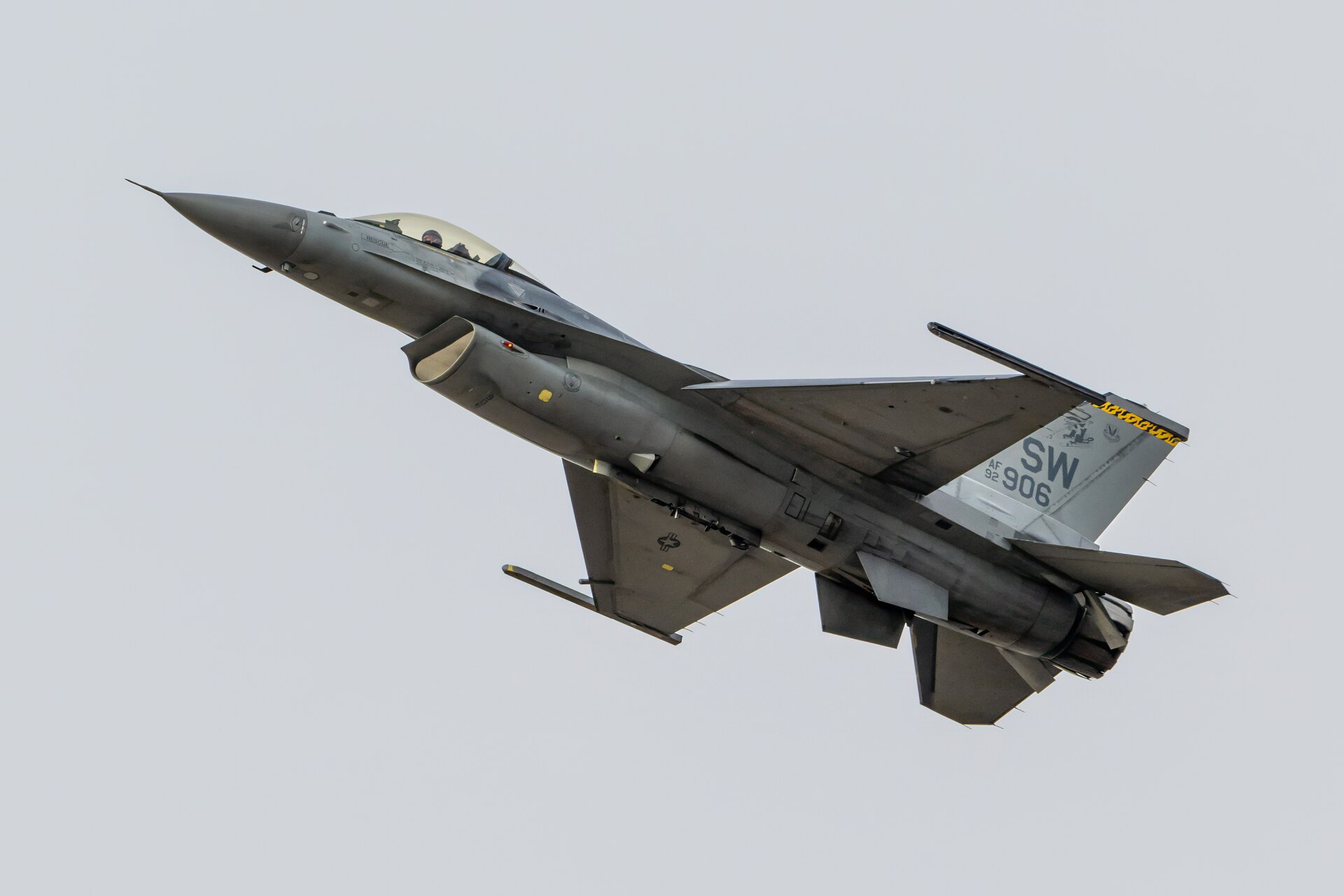 The U.S. Air Force F-16 Viper Demonstration Team, from Shaw Air Force Base, S.C., performs an aerobatic display during the Thunder Over Louisville air show in Louisville, Ky., April 20, 2024. This year’s event featured more than two-dozen military and civilian aircraft, including the Kentucky Air National Guard’s C130J Super Hercules. (U.S. Air National Guard photo by Dale Greer)