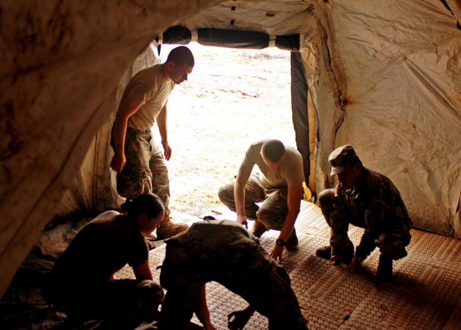 29th ID Soldiers build tent structure for training exercise