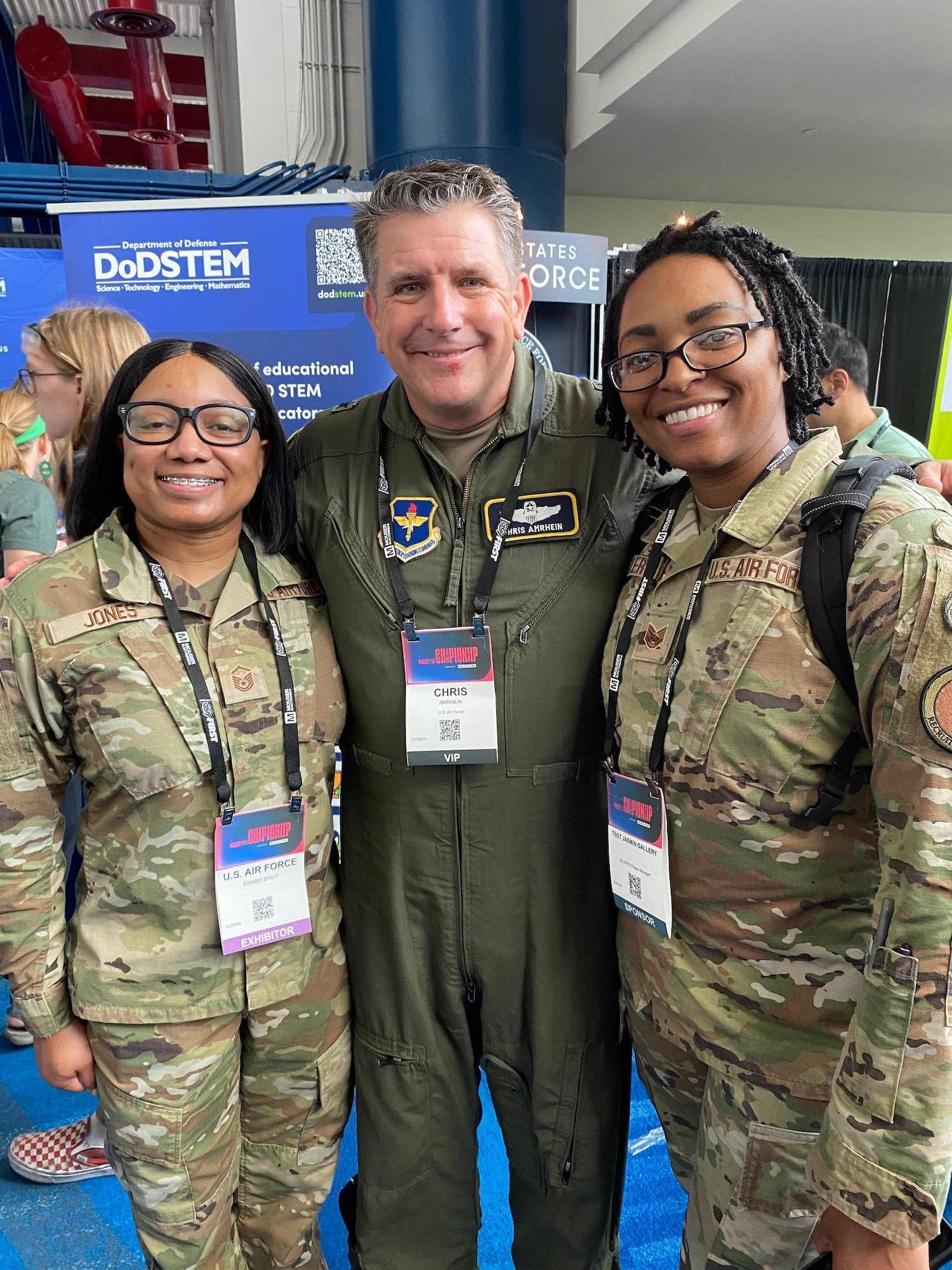 Photo of Brig. Gen Amrhein and recruiters