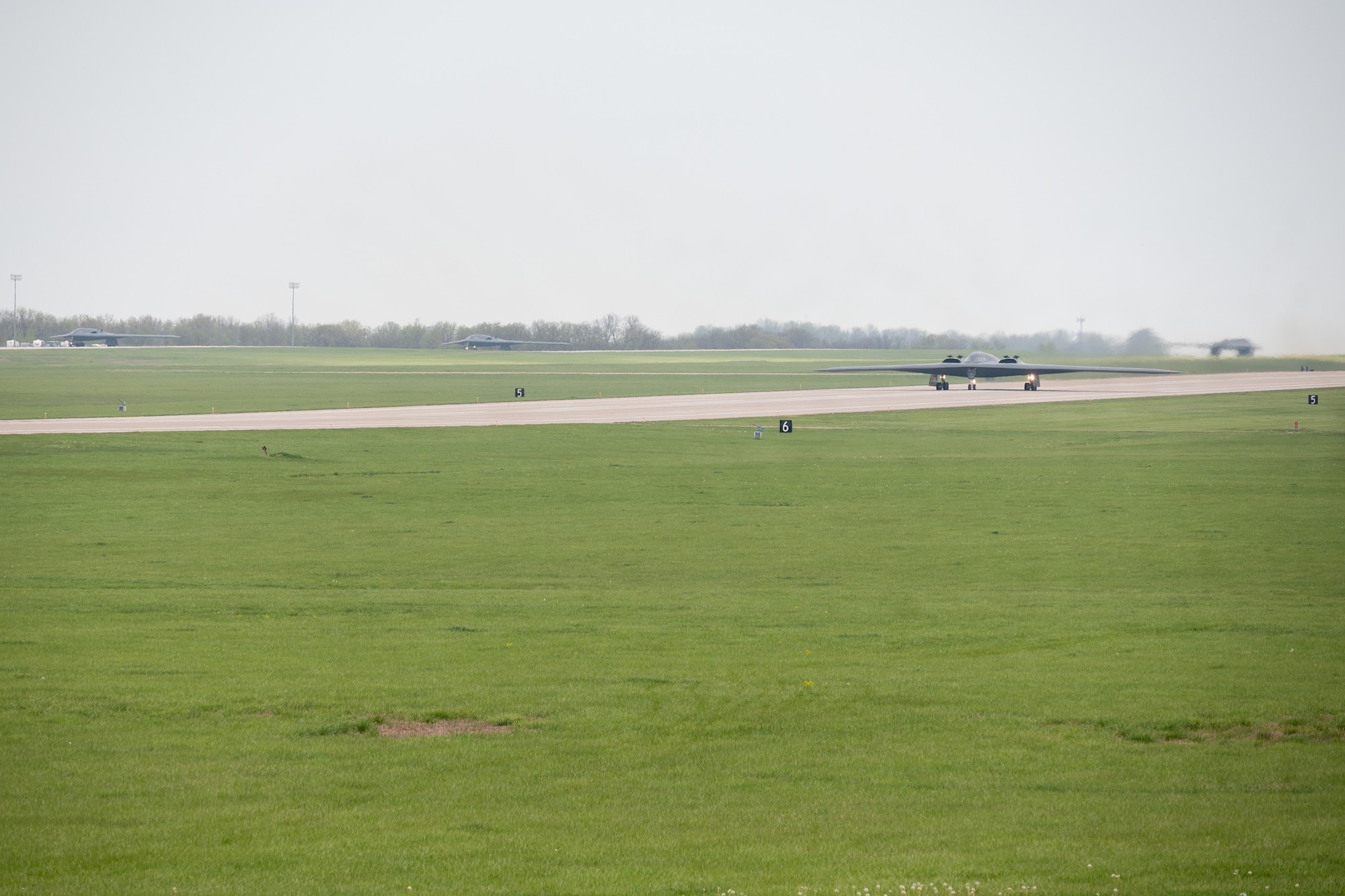 A B-2 Spirit stealth bomber assigned to the 509th Bomb Wing taxis to the runway at Whiteman Air Force Base, Missouri, April 15, 2024. Team Whiteman executed a mass fly-over of 12 B-2 Spirit stealth bombers to cap off the annual Spirit Vigilance exercise. Routine training ensures that Airmen are always ready to execute global strike operations… anytime, anywhere. (U.S. Air Force photo by Airman 1st Class Bryce Moore)