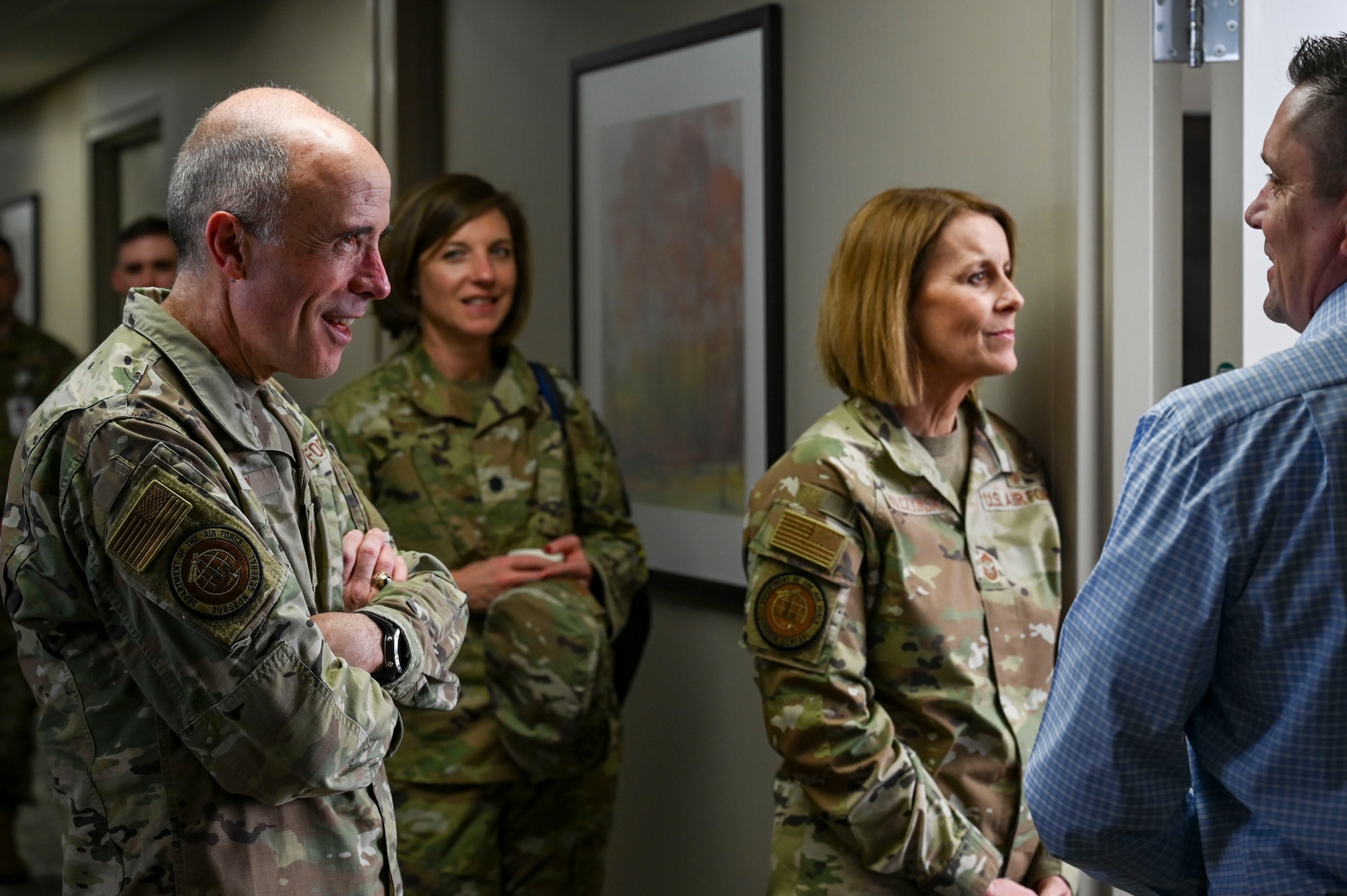 A General speaks to medical staff.