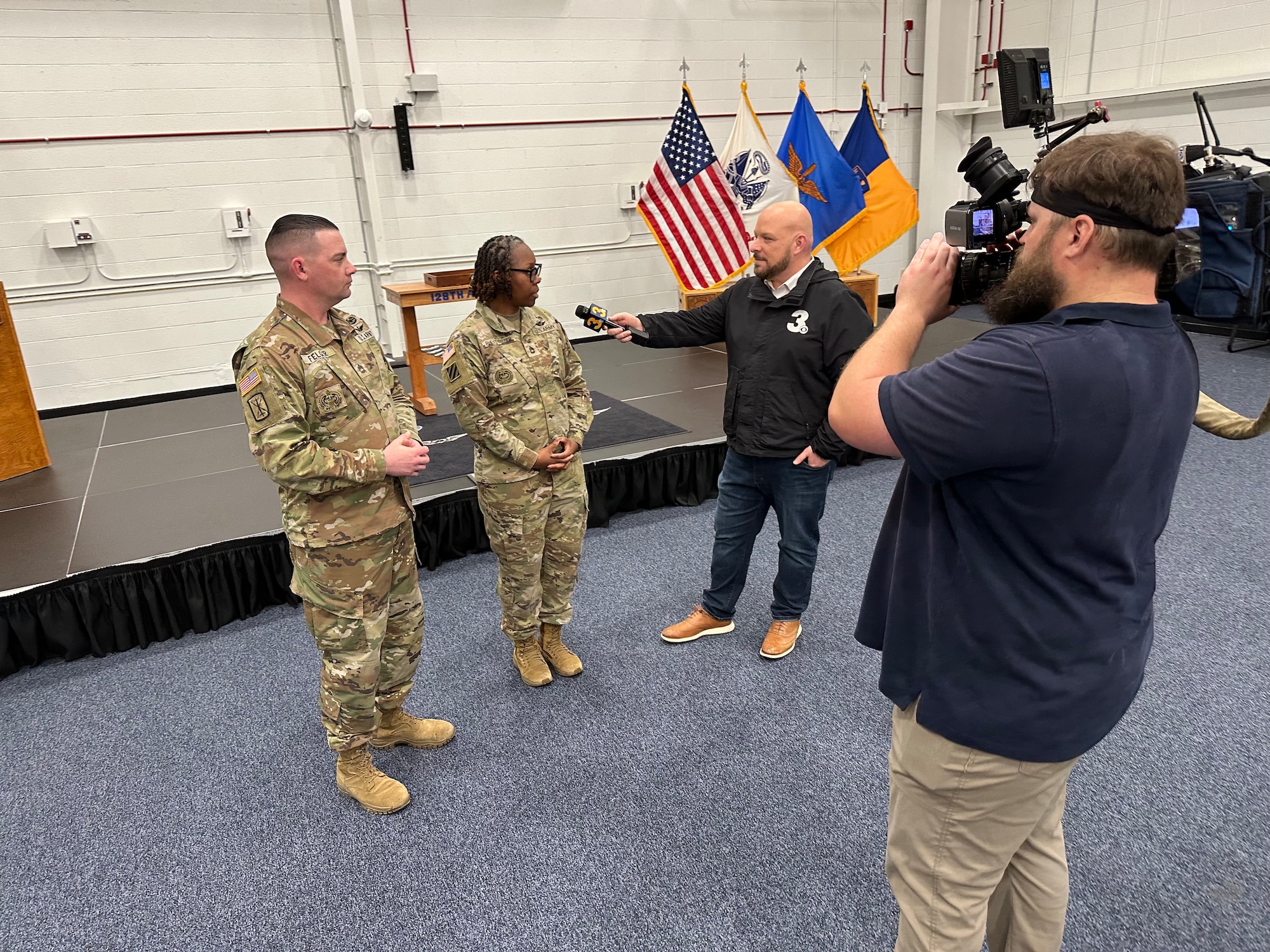 A journalist interviews two Soldiers.