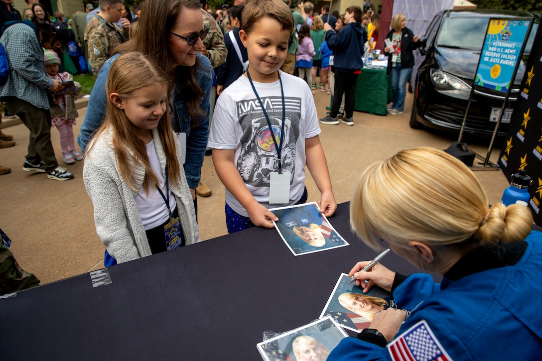 Astronaut and Army Reserve Soldier at Pentagon's Bring a Child to Work Day