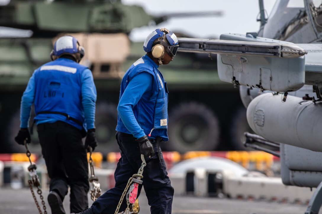 WSP ARG-24th MEU Conducts Simulated Strait Transit