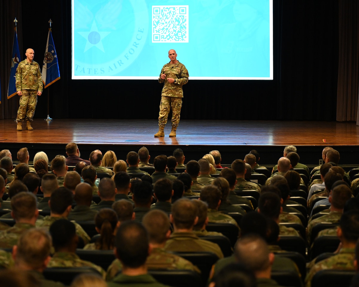 CSAF and CMSAF speak at an all-call.