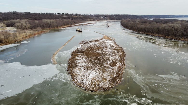 The Piasa and Eagle’s Nest Habitat Rehabilitation and Enhancement Project is a project within the Upper Mississippi River Restoration Program, situated approximately eight miles upriver from Alton, Ill. . This project focuses on deepening side channels and backwater habitats and creating three new islands to benefit a multitude of fish and wildlife. Additionally, the project will enhance boating access to the area, helping to find a balance between conservation and recreation needs.