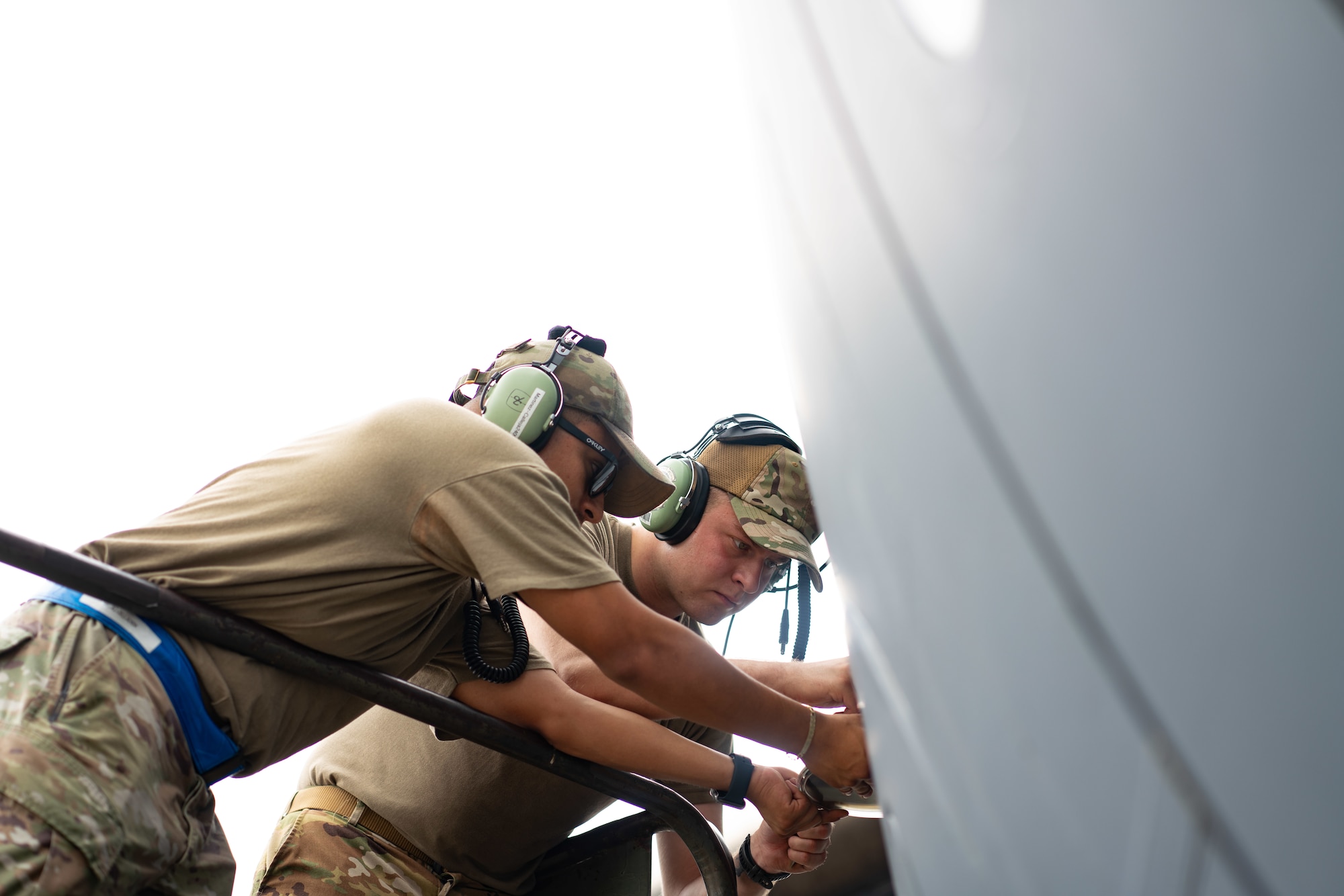 Airmen fixes airplane