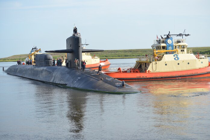 Sailors assigned to Ohio-class guided-missile submarine USS Florida (SSGN 728) (Gold) make preparations to moor after returning to homeport at Naval Submarine Base Kings Bay, Georgia, following a deployment to 5th, 6th, and 7th fleet areas of operations.