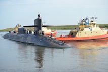 Sailors assigned to Ohio-class guided-missile submarine USS Florida (SSGN 728) (Gold) make preparations to moor after returning to homeport at Naval Submarine Base Kings Bay, Georgia, following a deployment to 5th, 6th, and 7th fleet areas of operations.