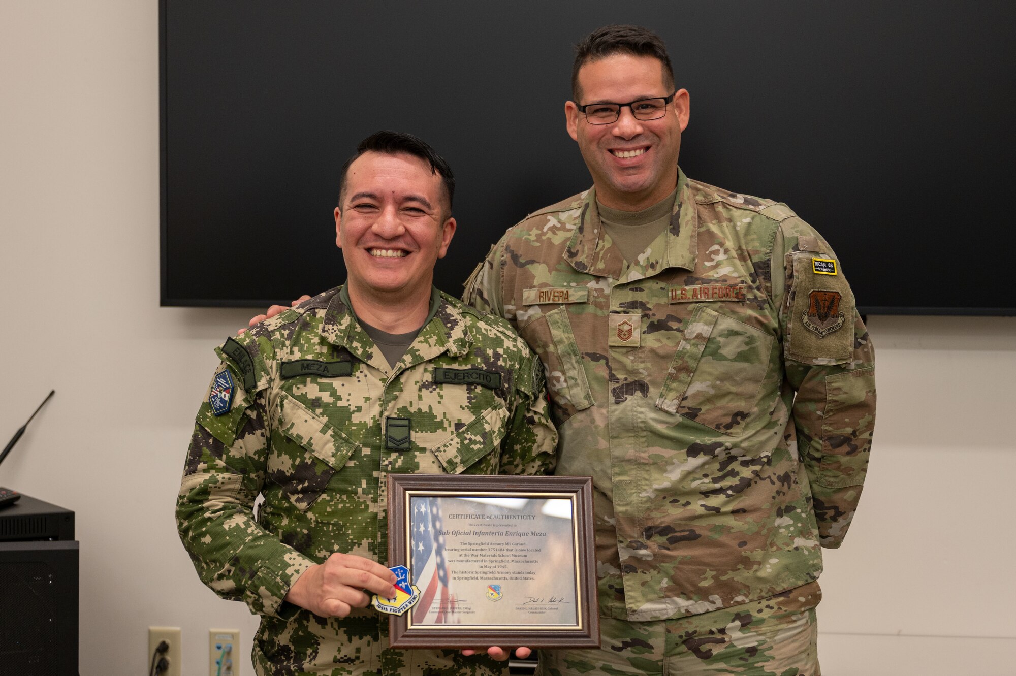 Paraguayan military holds an award next to U.S. Air Force member