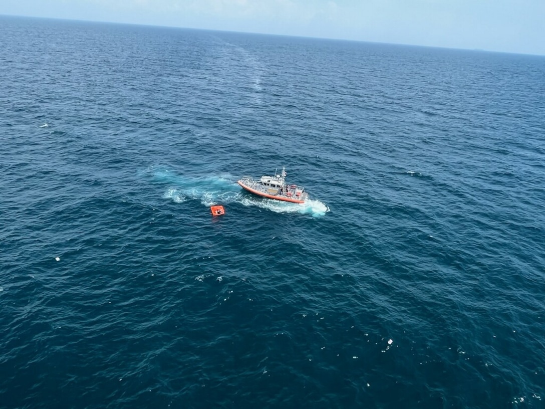 Coast Guard rescues 4 after vessel sinks 20 miles off Tybee Island